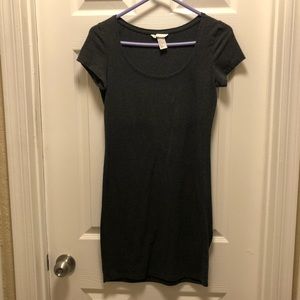 H&M Charcoal Grey Short Sleeve Dress. Size Small